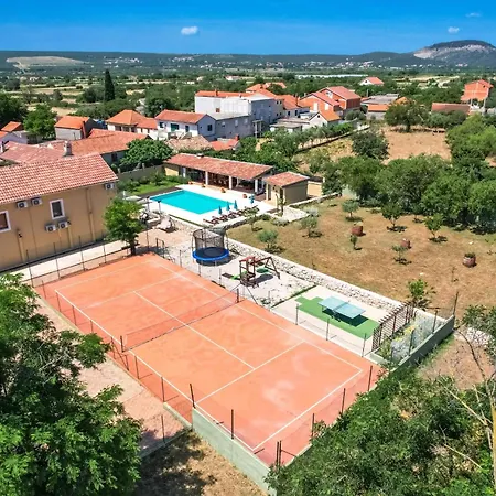 Bozini Dvori Nyaraló Biograd na Moru